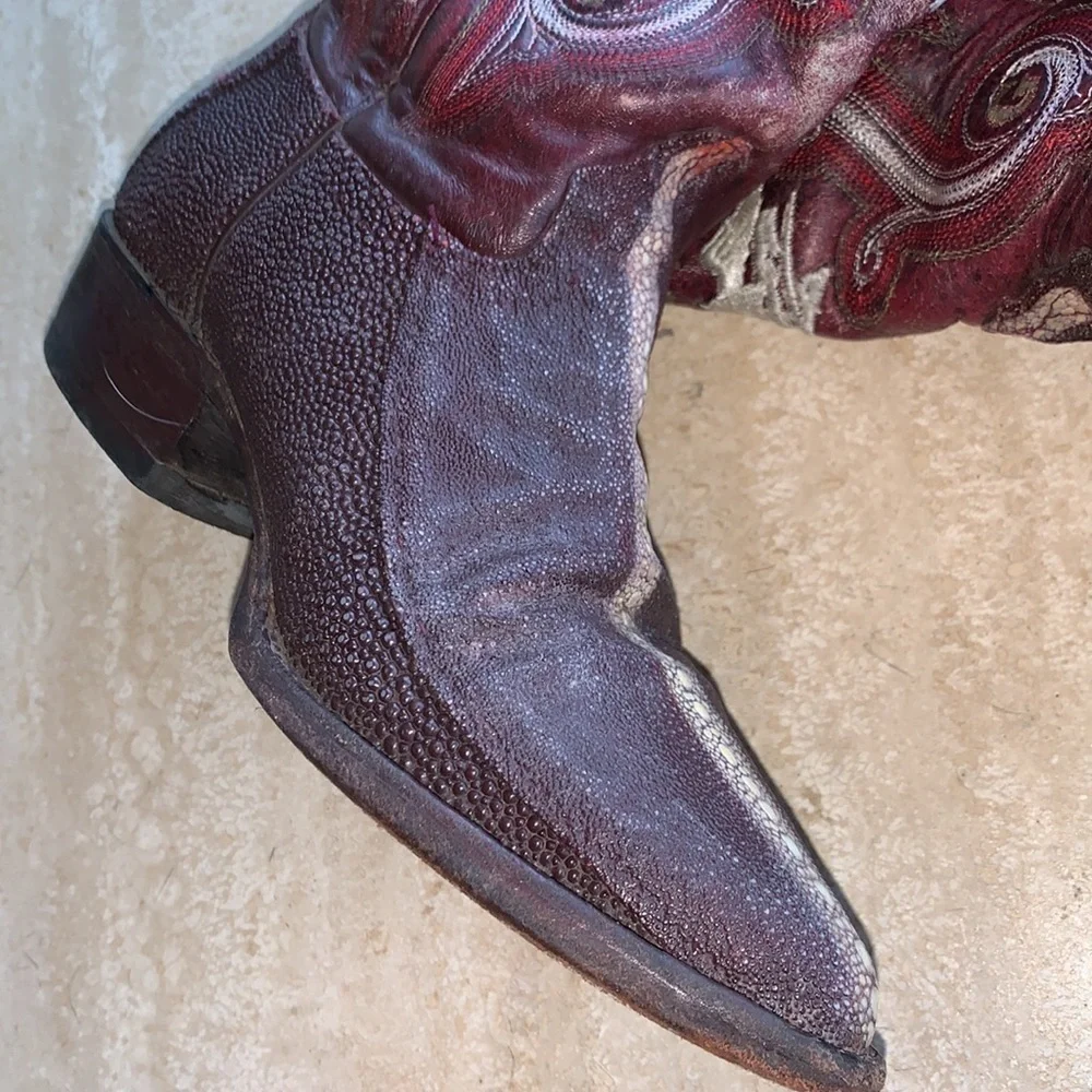 EL GENERAL cowboy boots, burgundy stingray, fancy eagle stitching. 6 VRG GUC